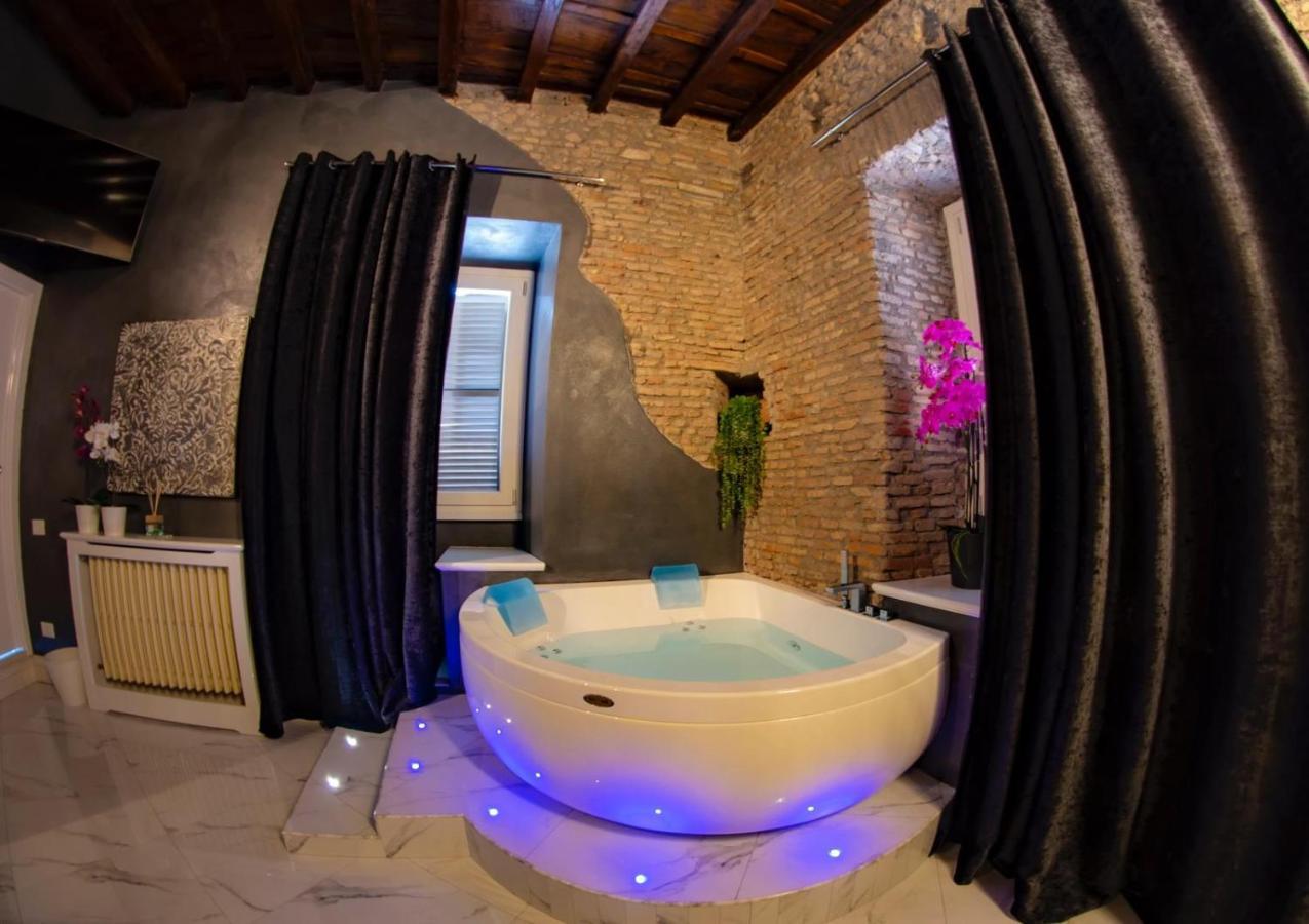 King Suite Spa Bath