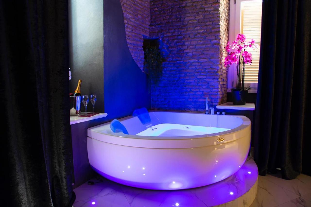 King Suite Spa Bath