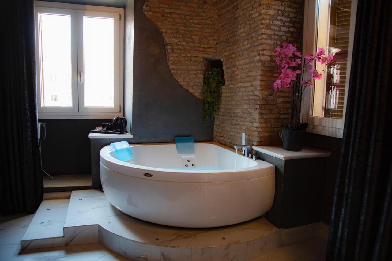King Suite Spa Bath