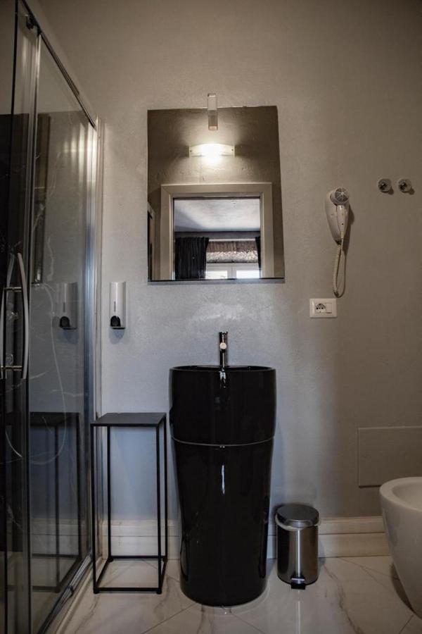 Superior Double Room Shower