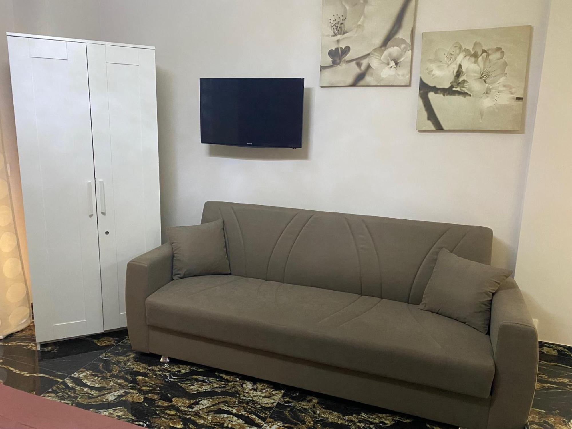Large Double Room with Balcony,1584597488:JPEG
