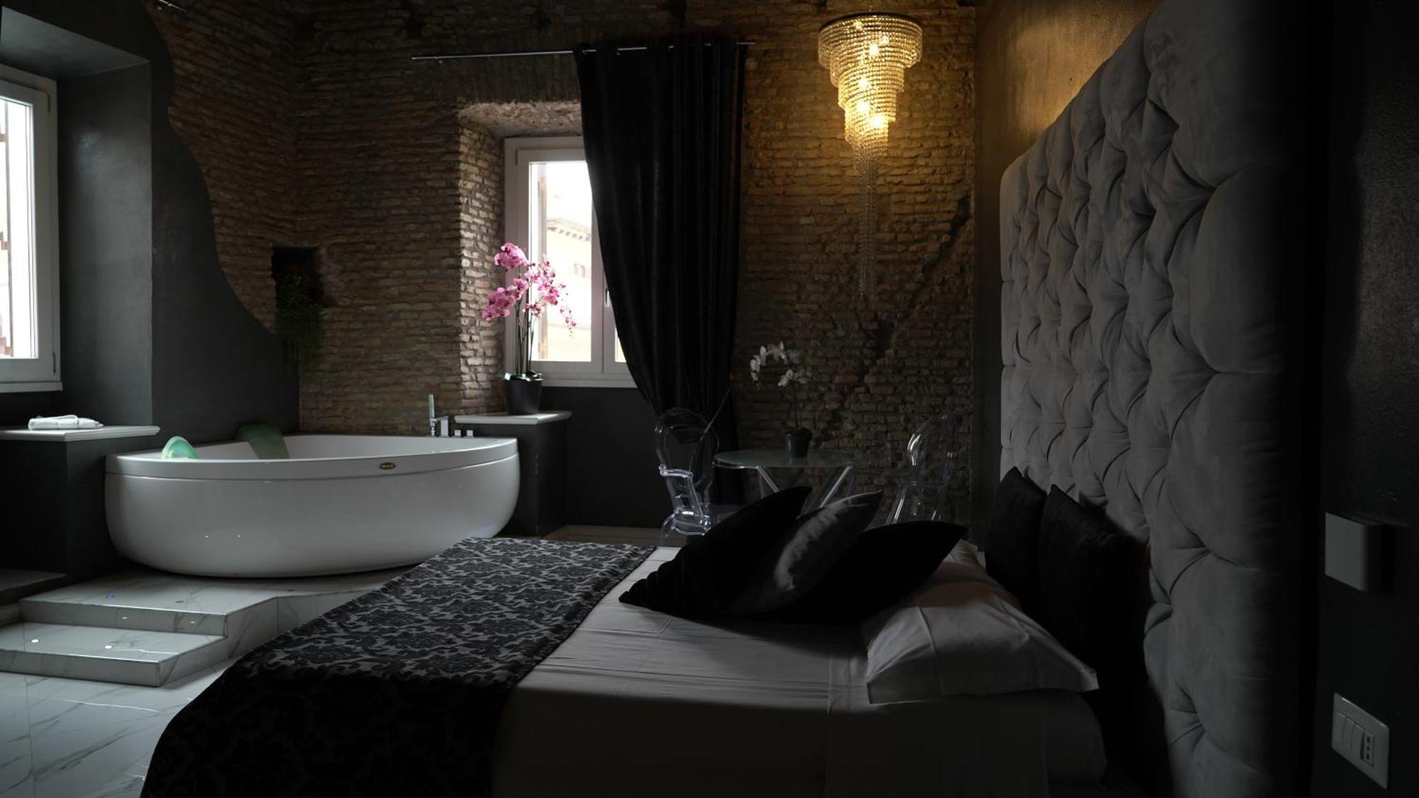 King Suite Spa Bath