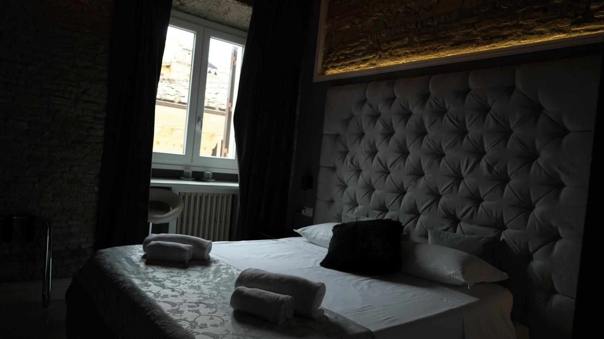 Deluxe Double Room Shower