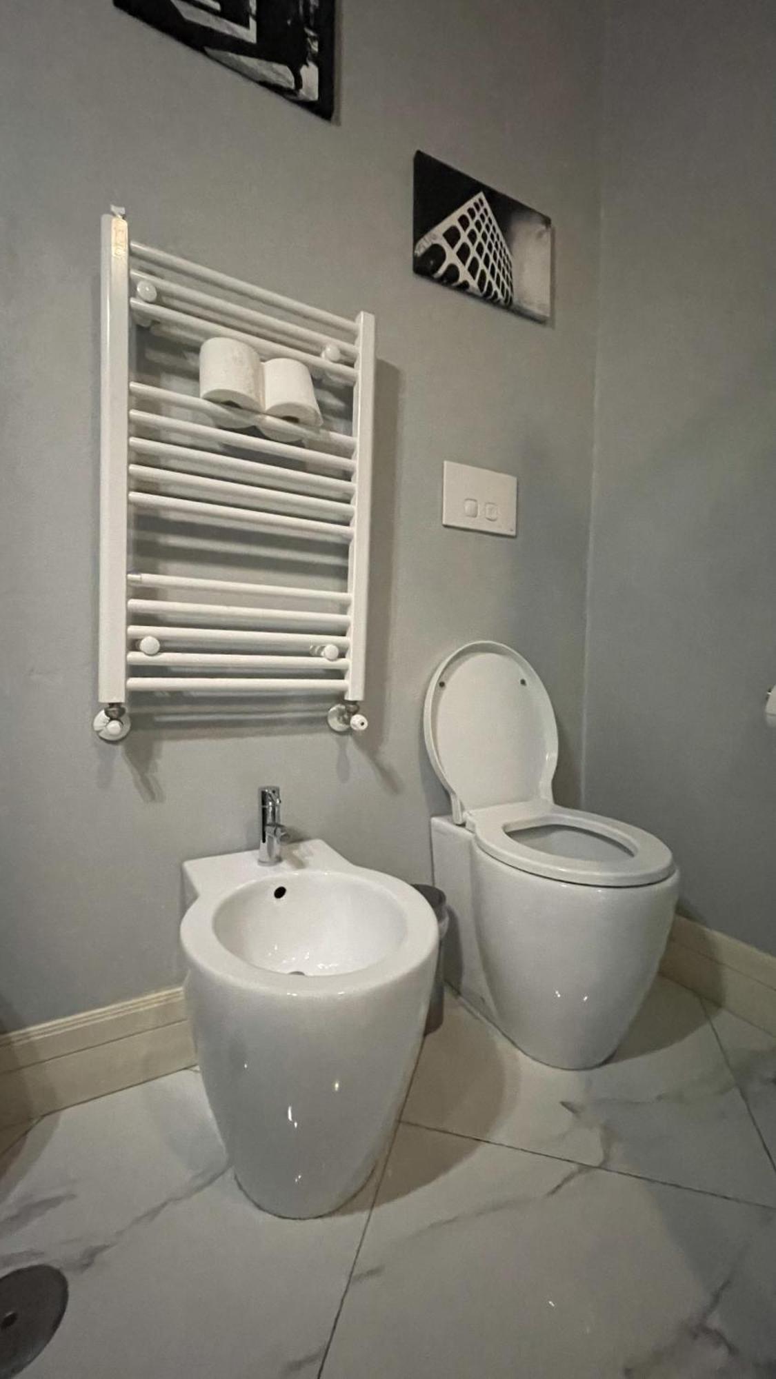 Deluxe Double Room Shower