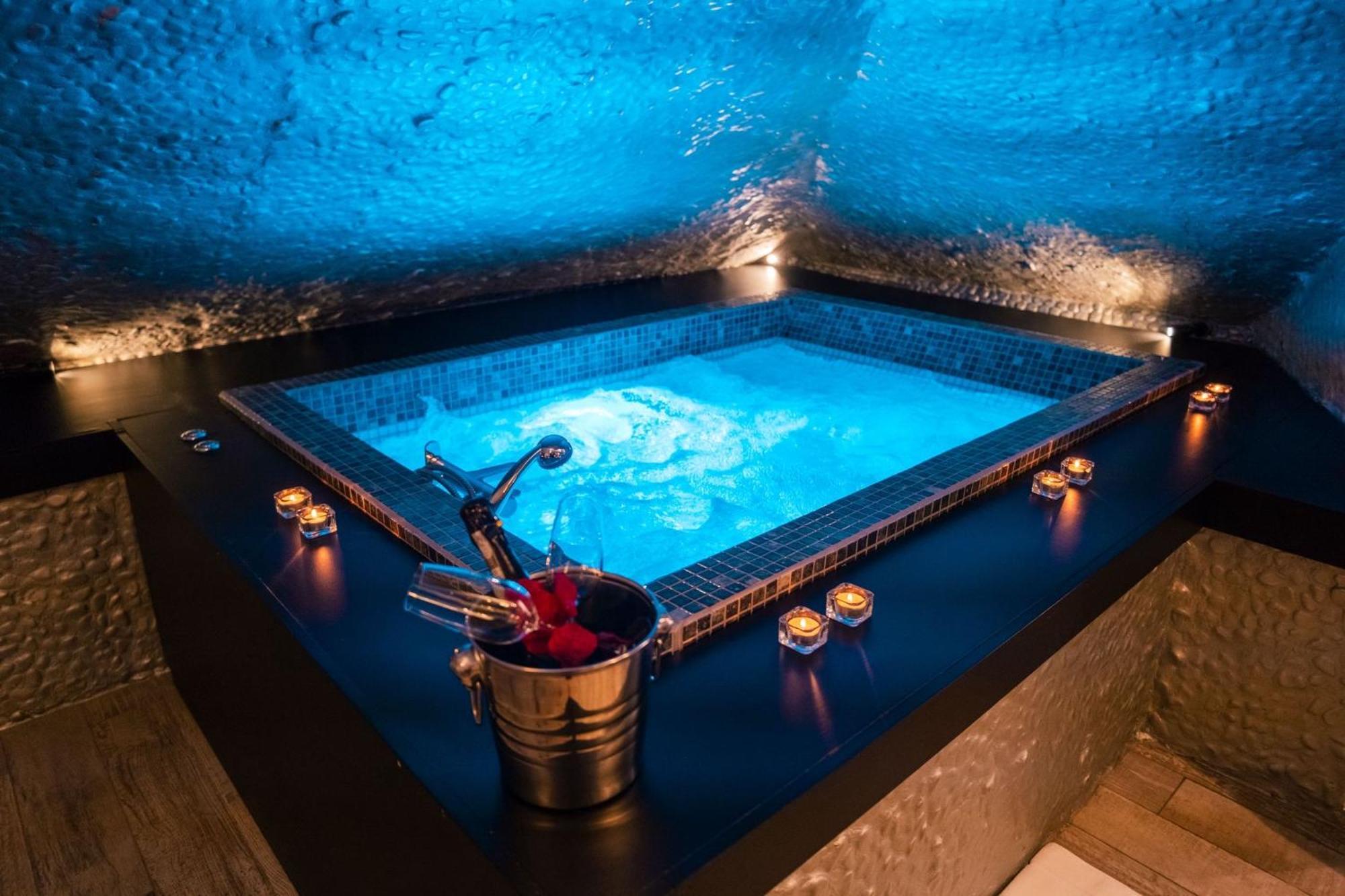 King Room Spa Bath,1660351313:JPEG