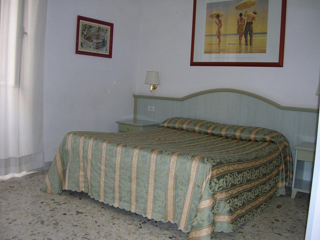 Camera Matrimoniale/Doppia con Letti Singoli con Bagno Privato