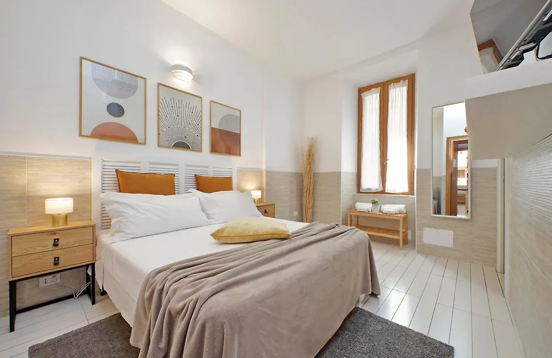 Opera Inn Suites - Rooms And Apartments-1