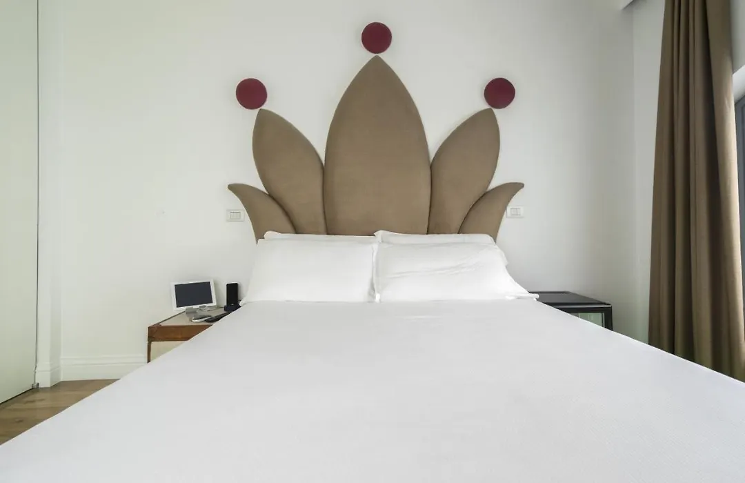 Colosseum Jacuzzi Suites-1