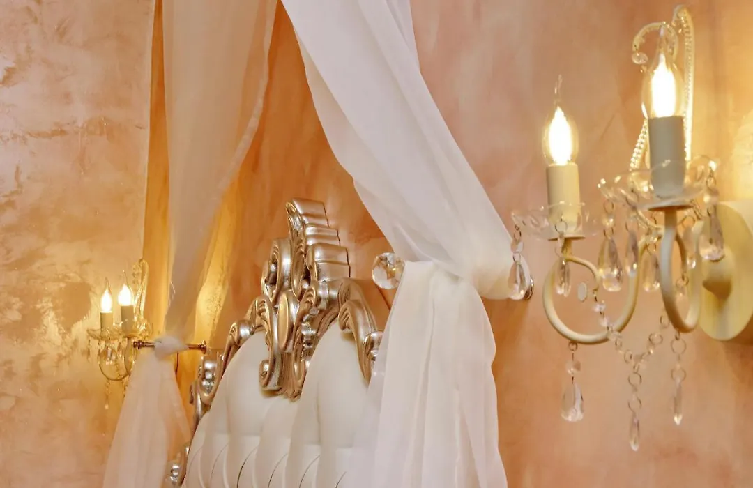 Deluxe Rooms And One Chilling Jacuzzi Suite Guesthouse-1