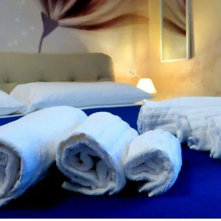 Deluxe Rooms And One Chilling Jacuzzi Suite Guesthouse-3