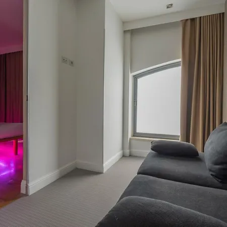 Colosseum Jacuzzi Suites-2